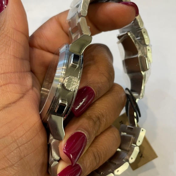 Burberry watch - Picture 4 of 12